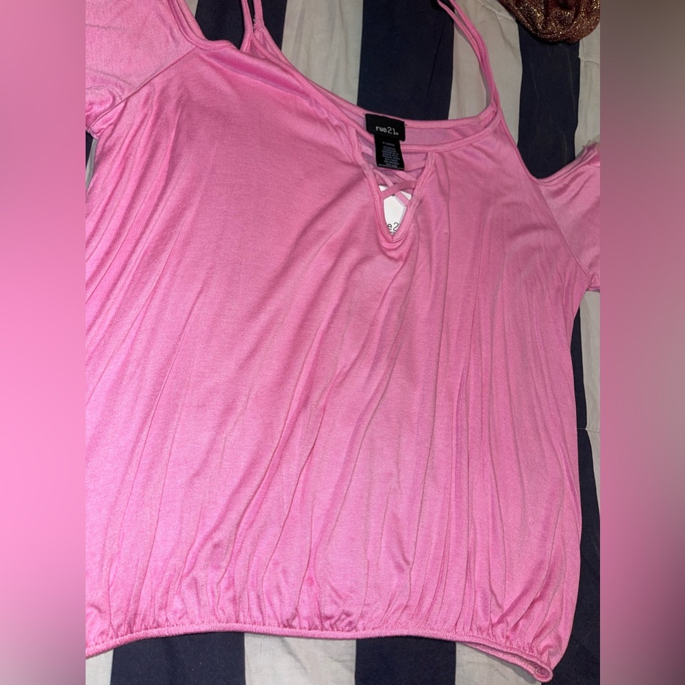 Cold Shoulder top - Picture 4 of 7